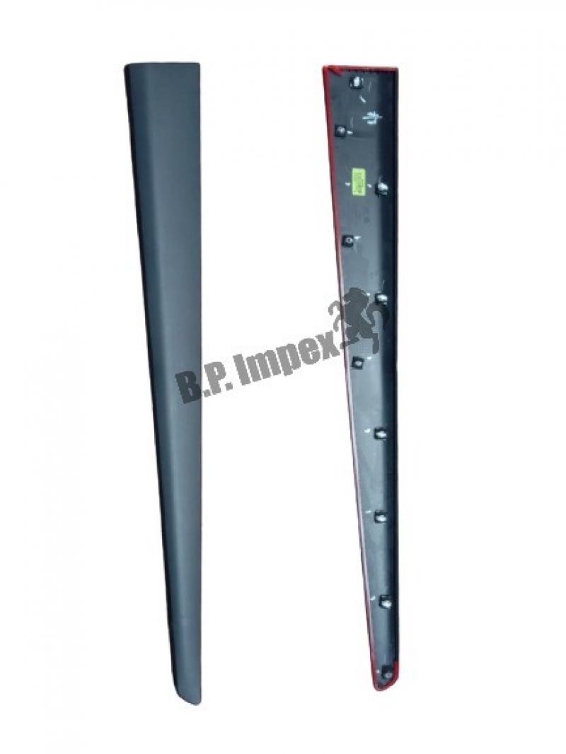 MOULDING ASSEMBLY FRONT DRIVE WITH LINE RH